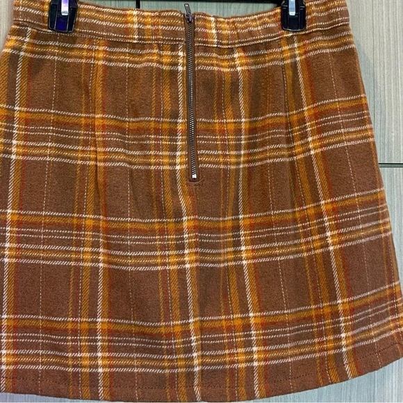 Tinseltown Women's Tan and Gold Skirt - Picture 2 of 4